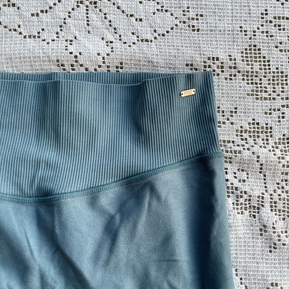 PINK ACTIVE Gradient Color Ombre' Green Leggings with Cutout Designs size small - Picture 5 of 7